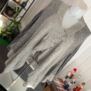 Free People beautiful Rare Heather Gray Cable Knit mixed material Flowy Cardigan